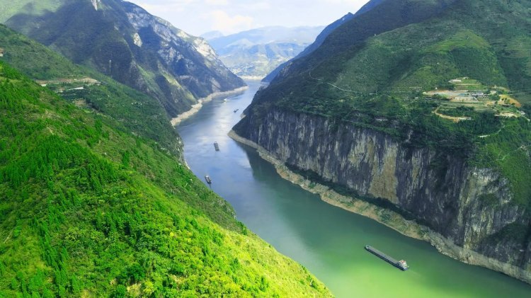 10-Day Beijing, Chongqing, Yangtze River Cruise, and Shanghai Tour